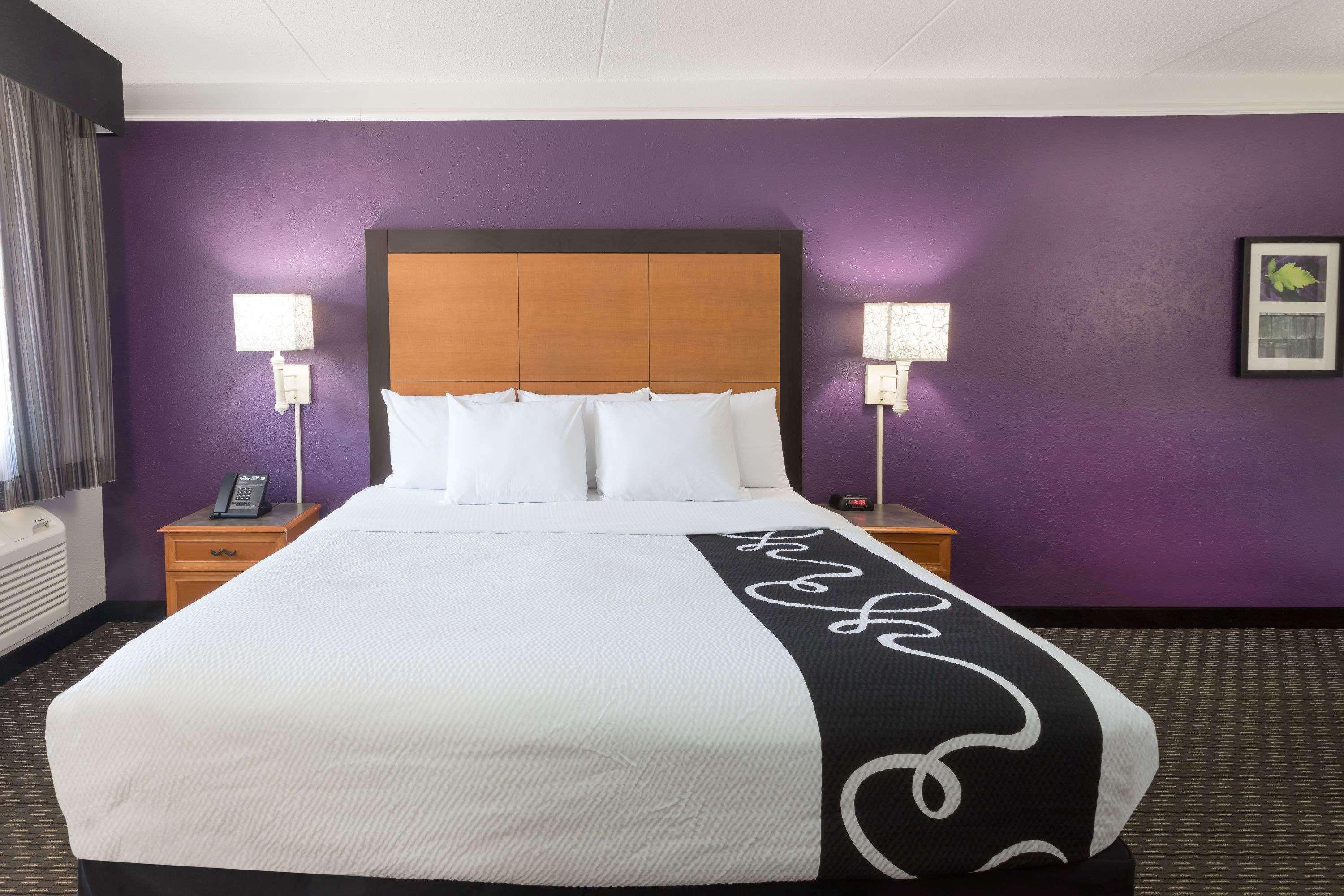 Baymont By Wyndham Greenville Woodruff Rd Bagian luar foto