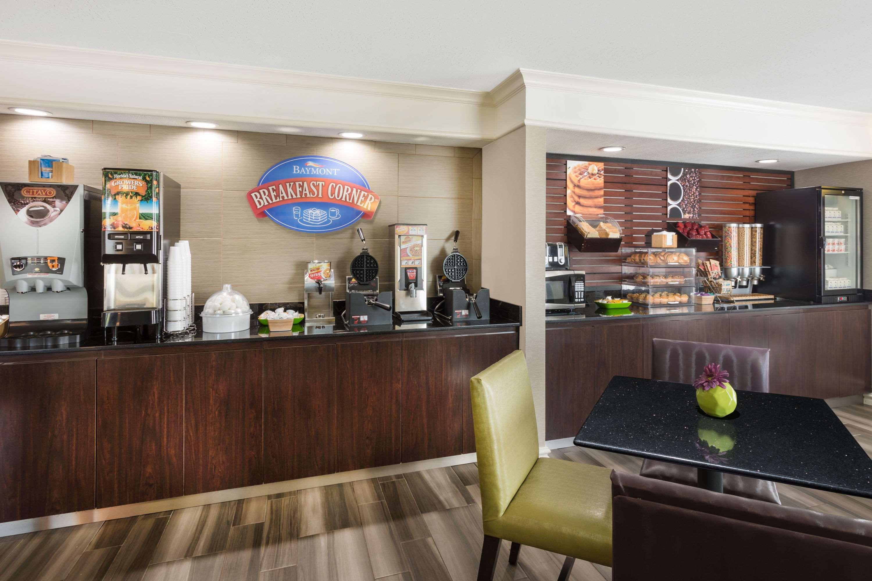 Baymont By Wyndham Greenville Woodruff Rd Bagian luar foto