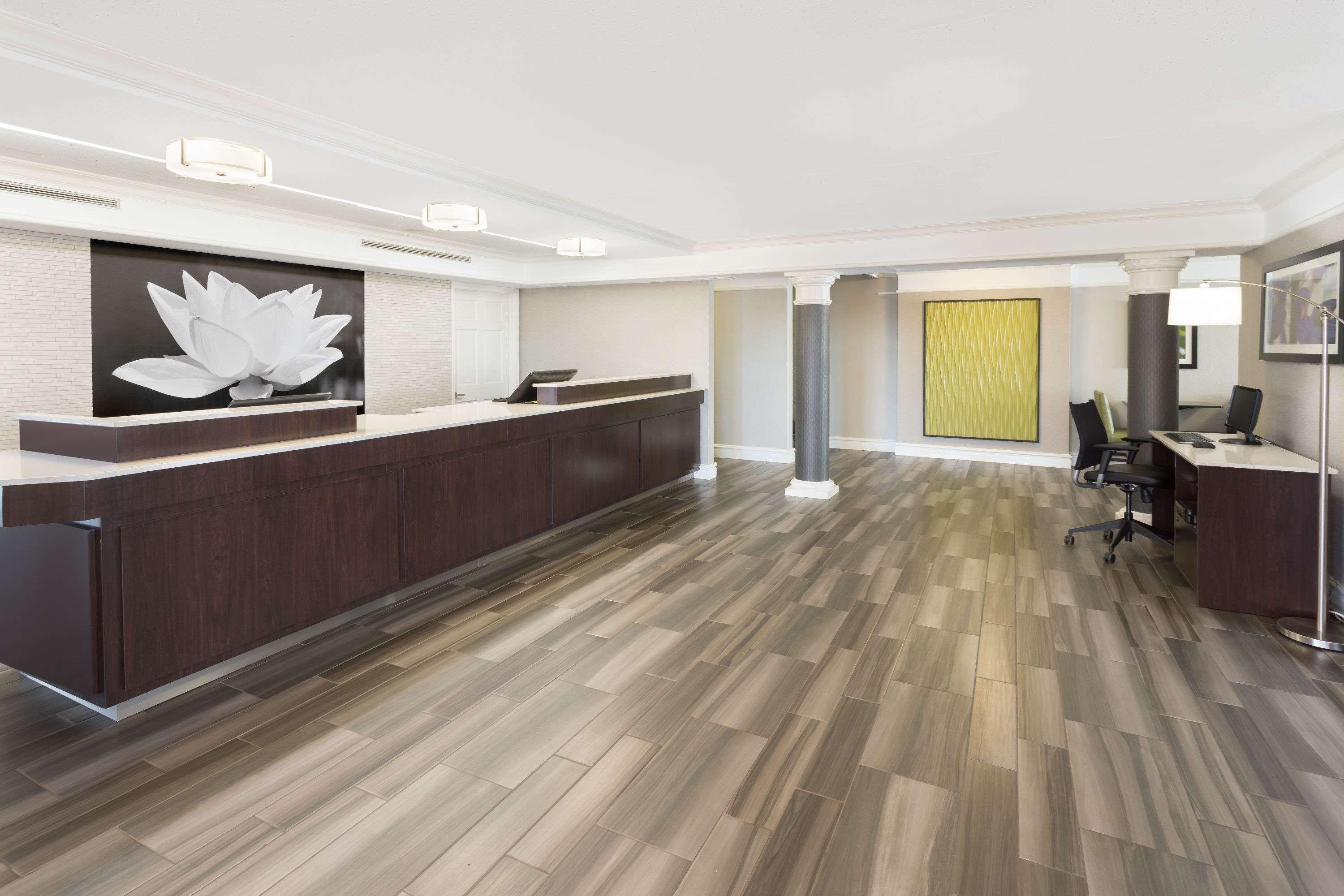 Baymont By Wyndham Greenville Woodruff Rd Bagian luar foto