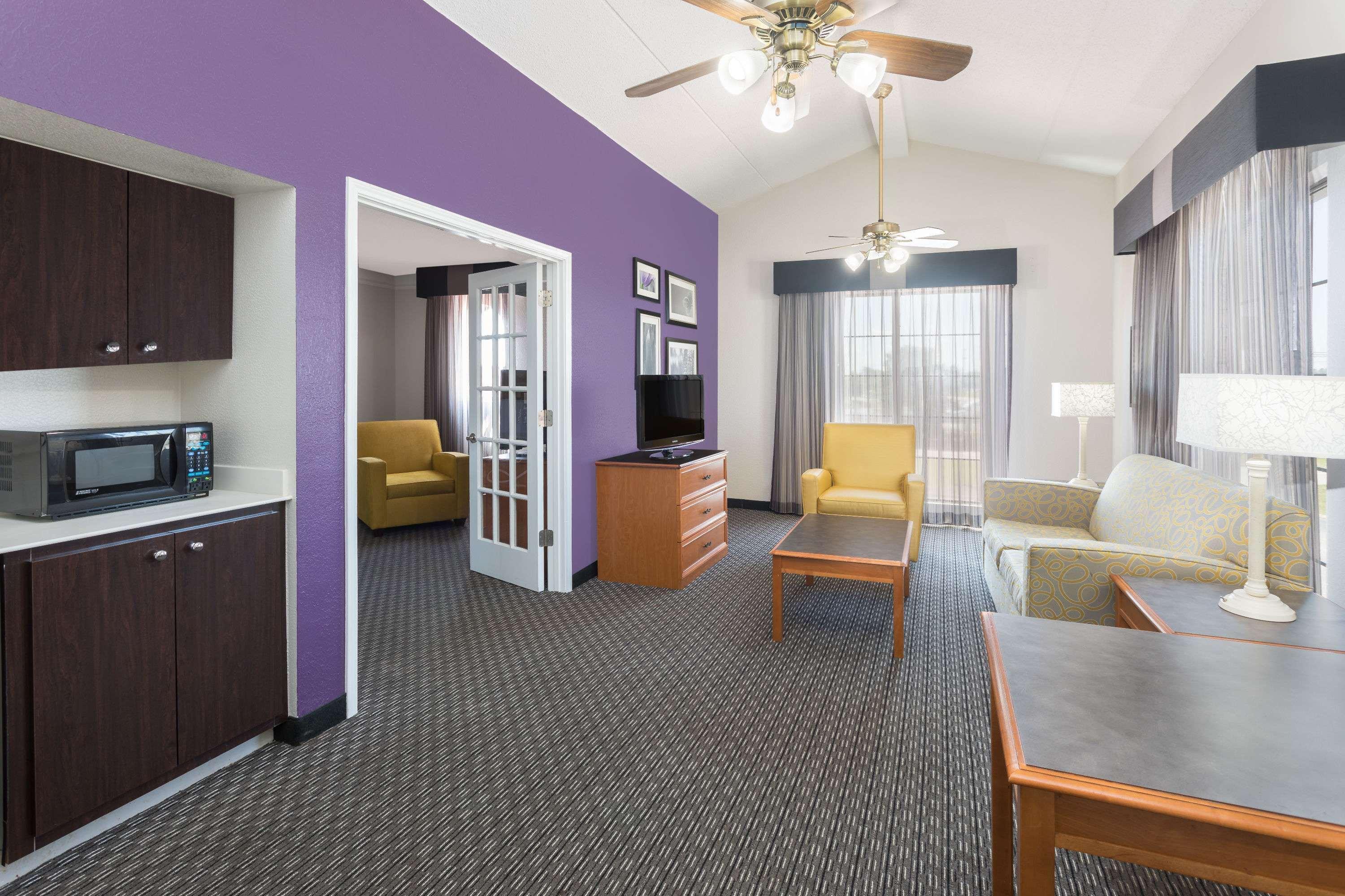 Baymont By Wyndham Greenville Woodruff Rd Bagian luar foto