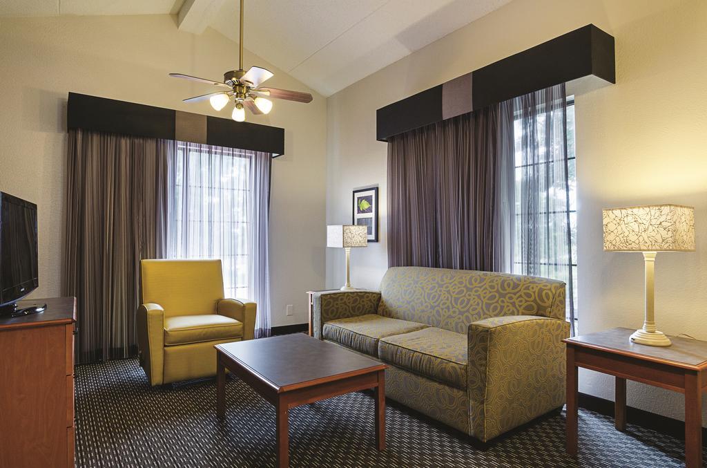 Baymont By Wyndham Greenville Woodruff Rd Bagian luar foto