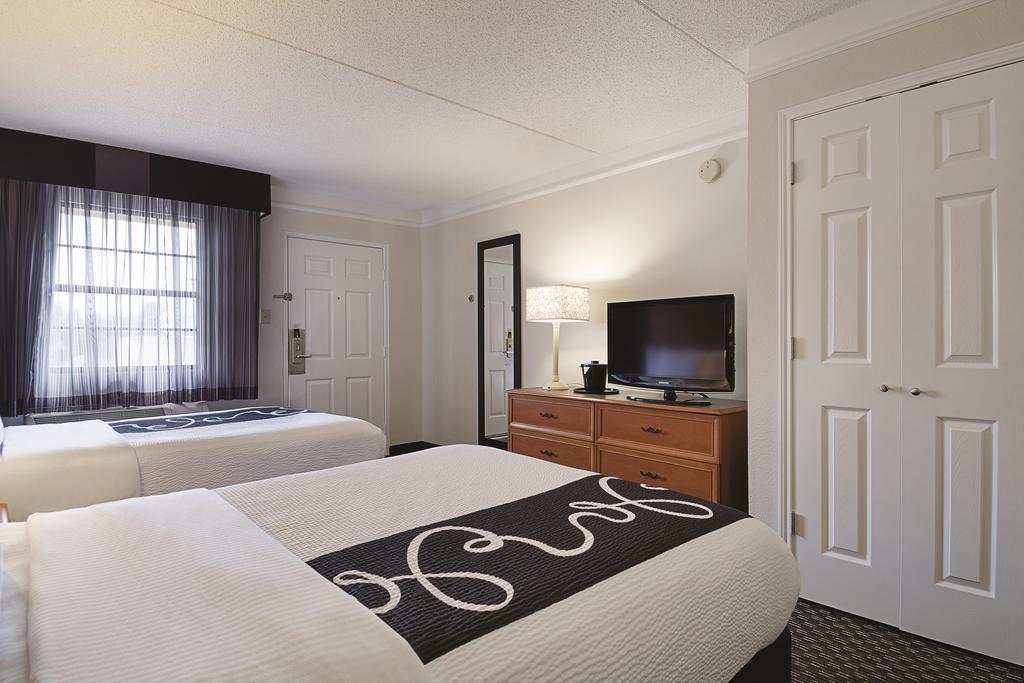 Baymont By Wyndham Greenville Woodruff Rd Bagian luar foto