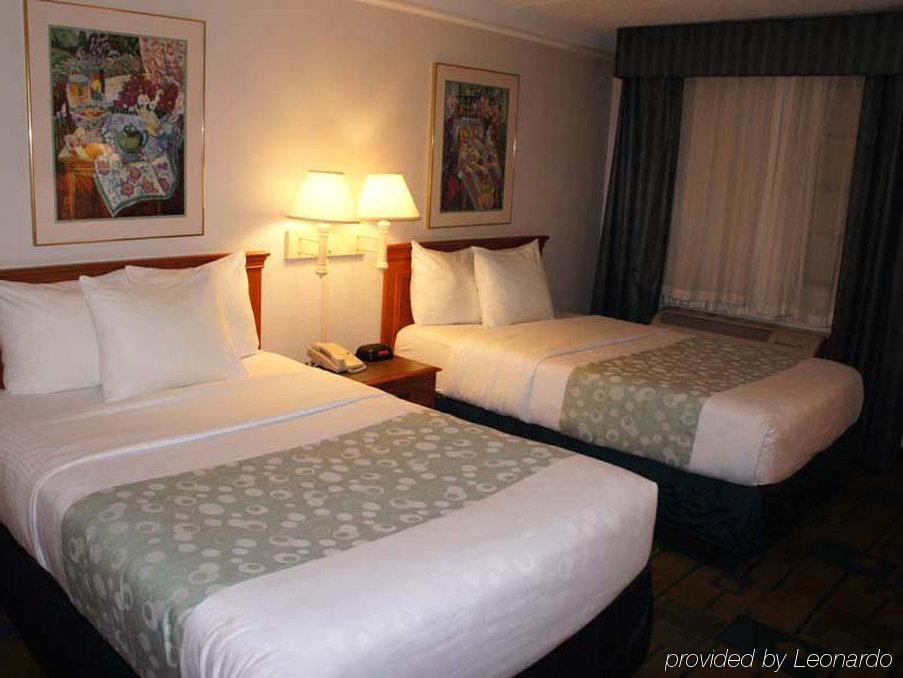 Baymont By Wyndham Greenville Woodruff Rd Bagian luar foto
