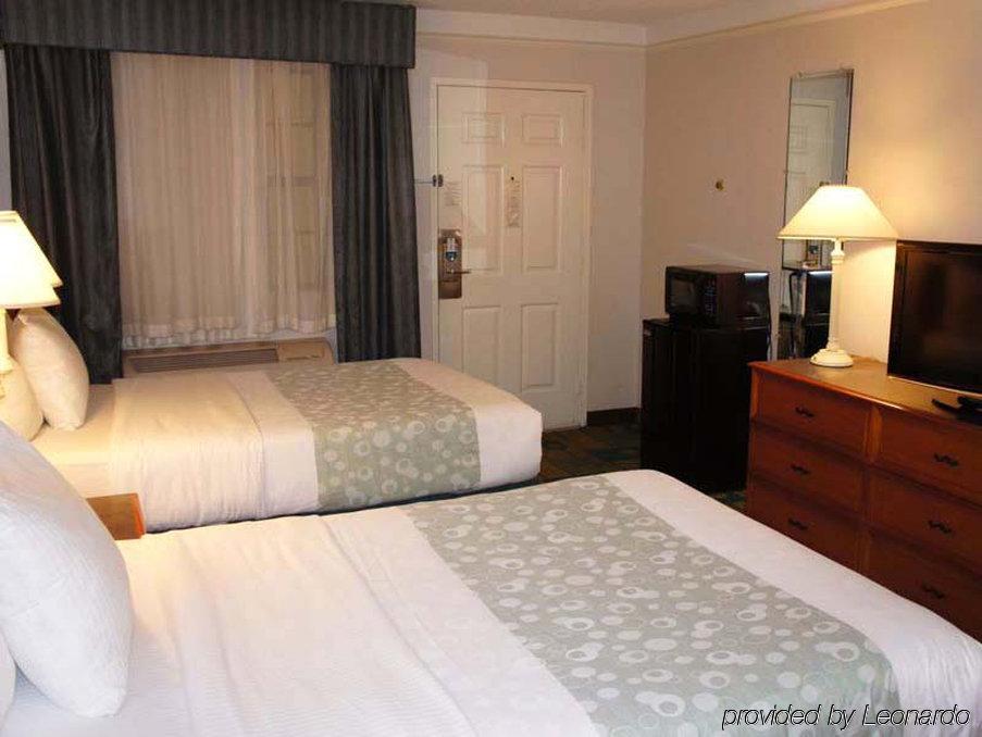 Baymont By Wyndham Greenville Woodruff Rd Bagian luar foto
