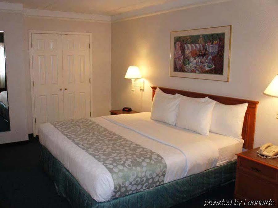 Baymont By Wyndham Greenville Woodruff Rd Bagian luar foto