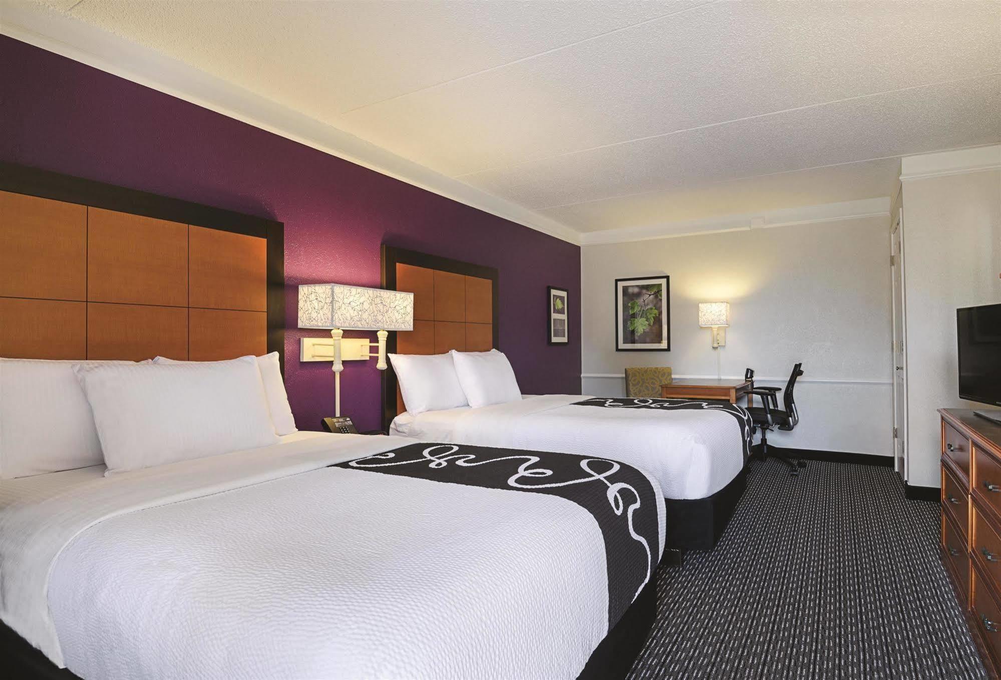 Baymont By Wyndham Greenville Woodruff Rd Bagian luar foto