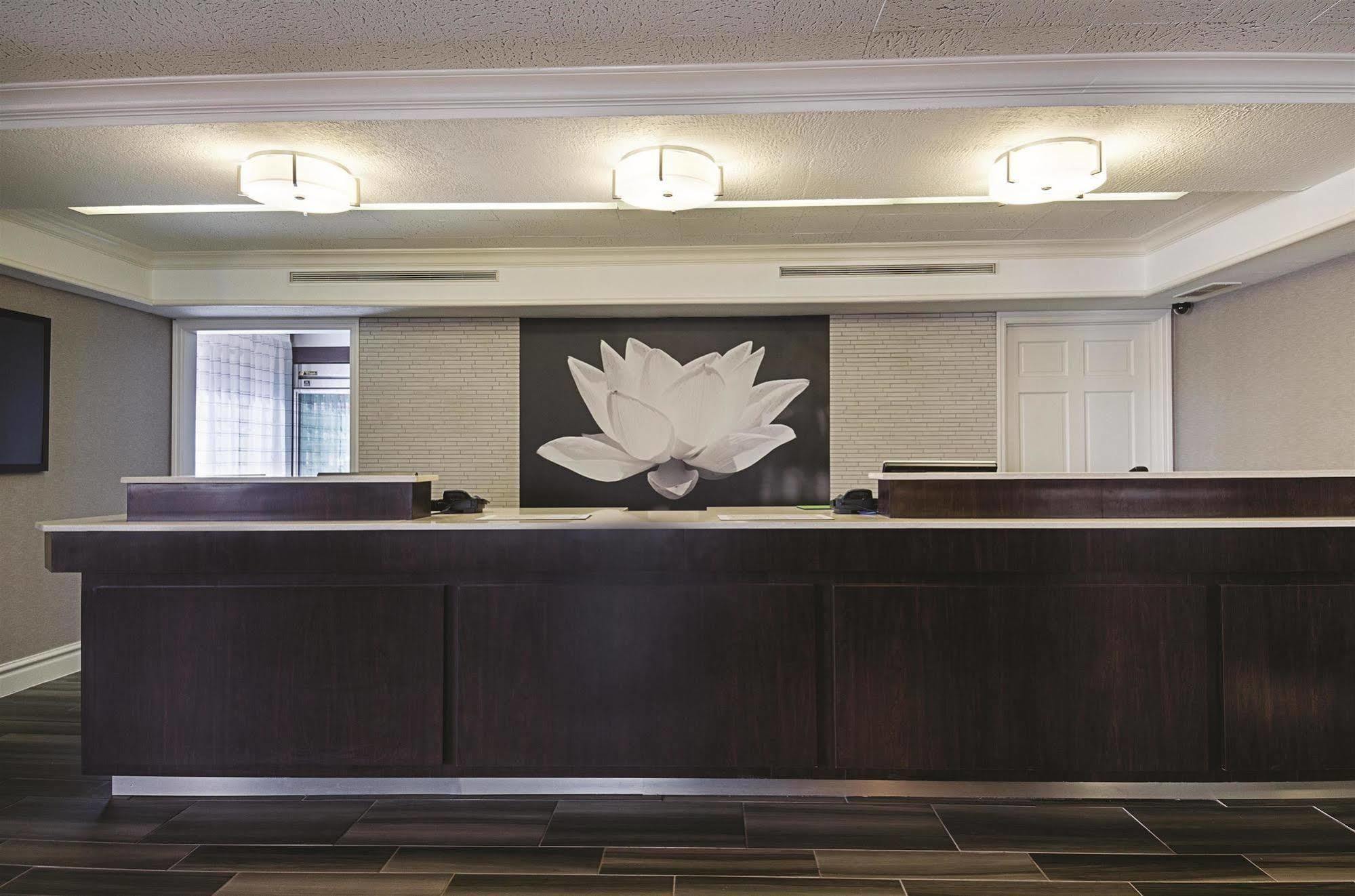 Baymont By Wyndham Greenville Woodruff Rd Bagian luar foto
