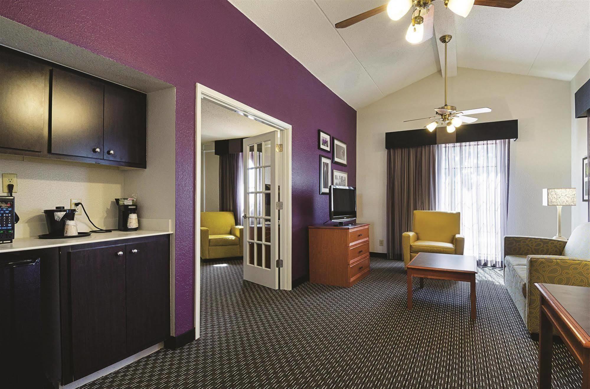 Baymont By Wyndham Greenville Woodruff Rd Bagian luar foto