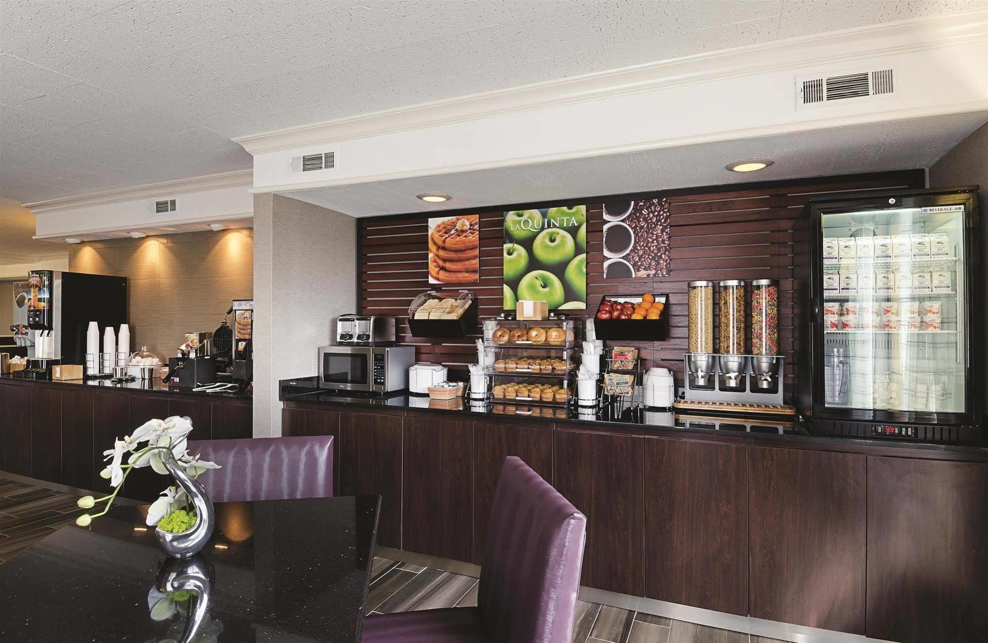 Baymont By Wyndham Greenville Woodruff Rd Bagian luar foto